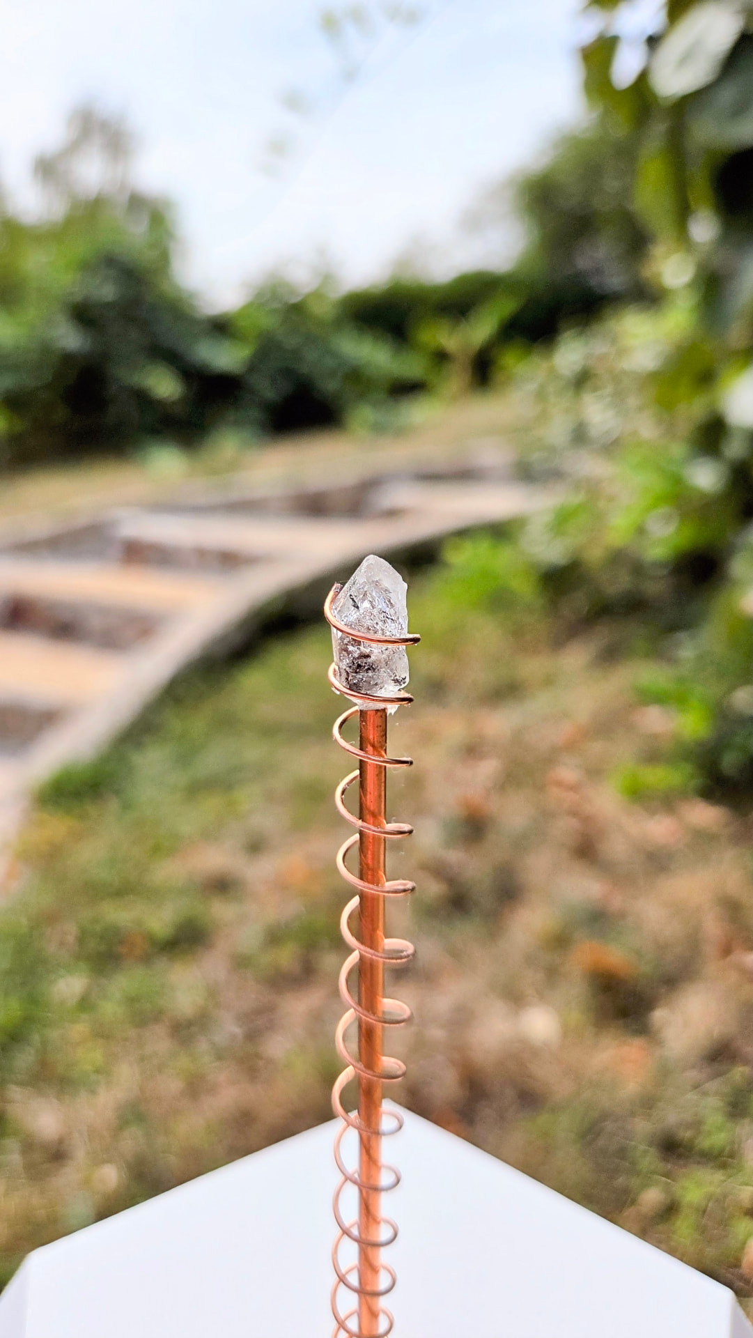 Ethérion Kairos — antenne cuivre et cristal Herkimer